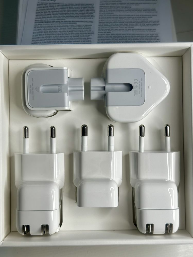 Комплект адаптерів Apple World Travel Adapter Kit