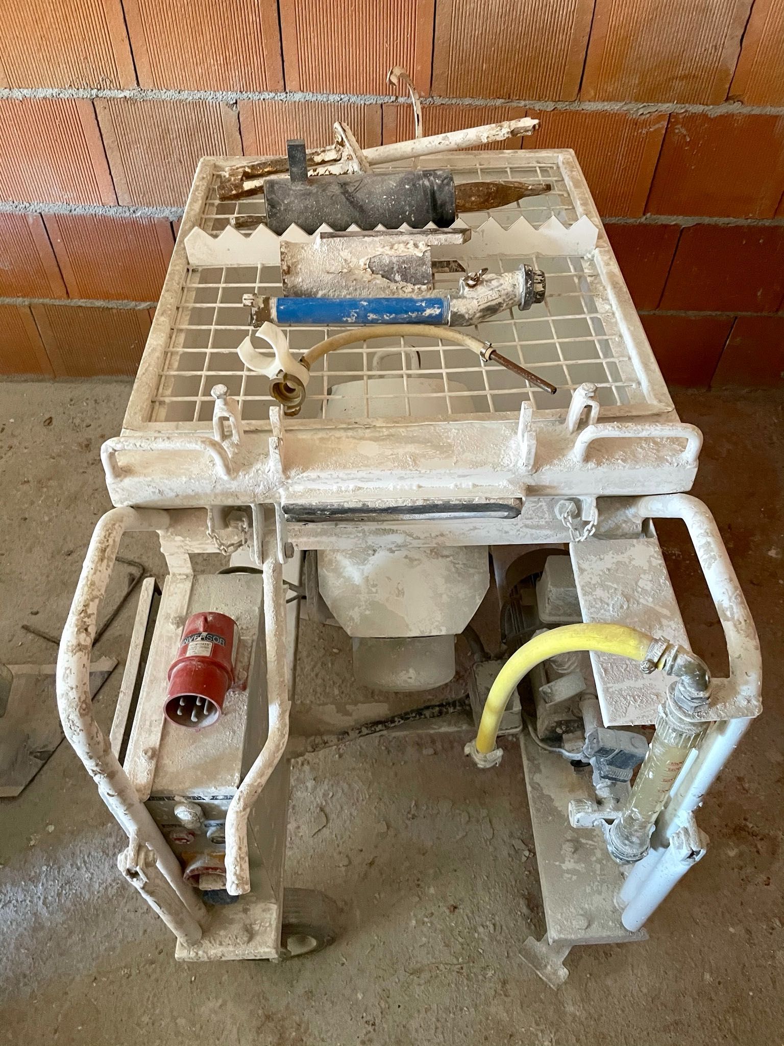 Maquina de guesso e argamasaa à venda