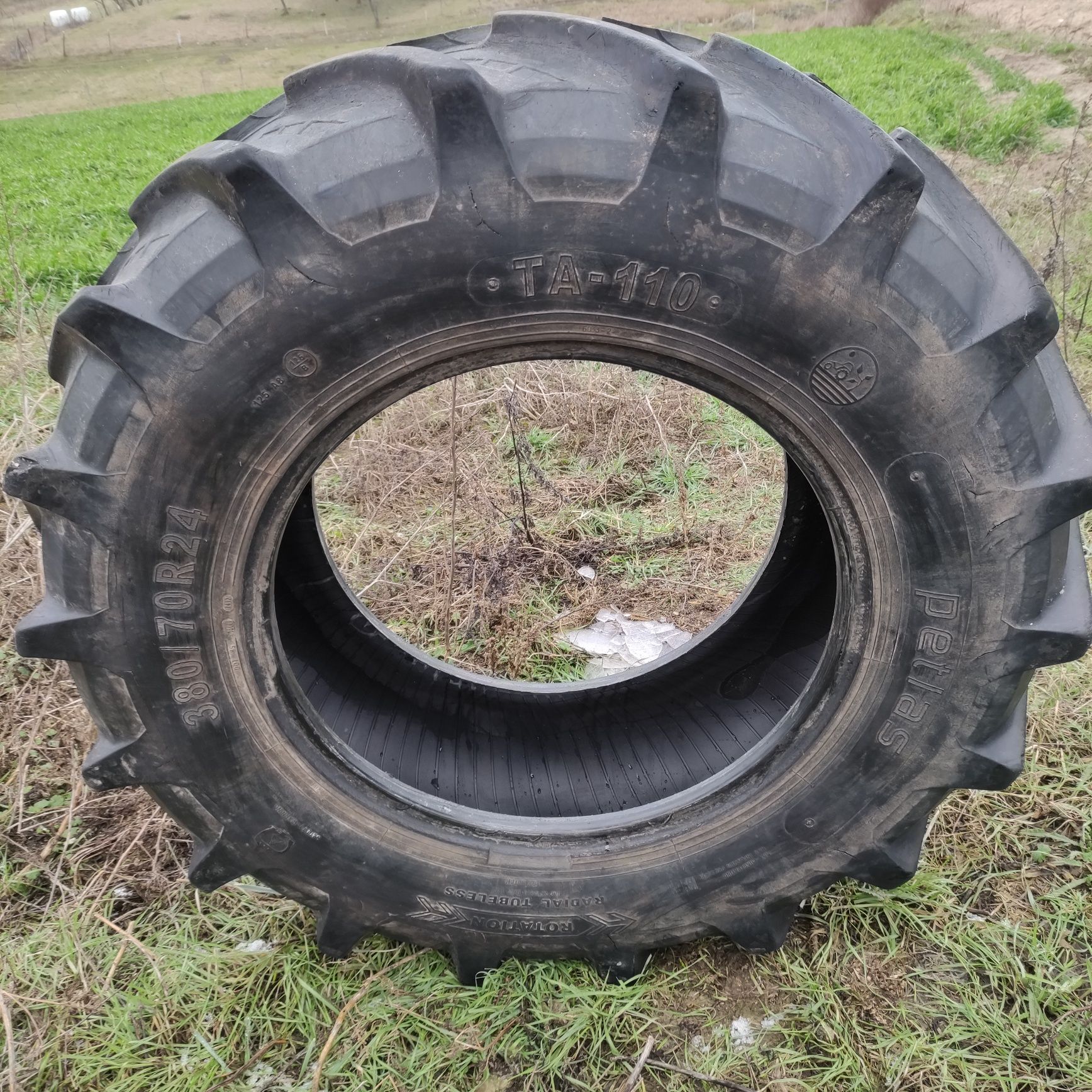 Opona 380/70 R24