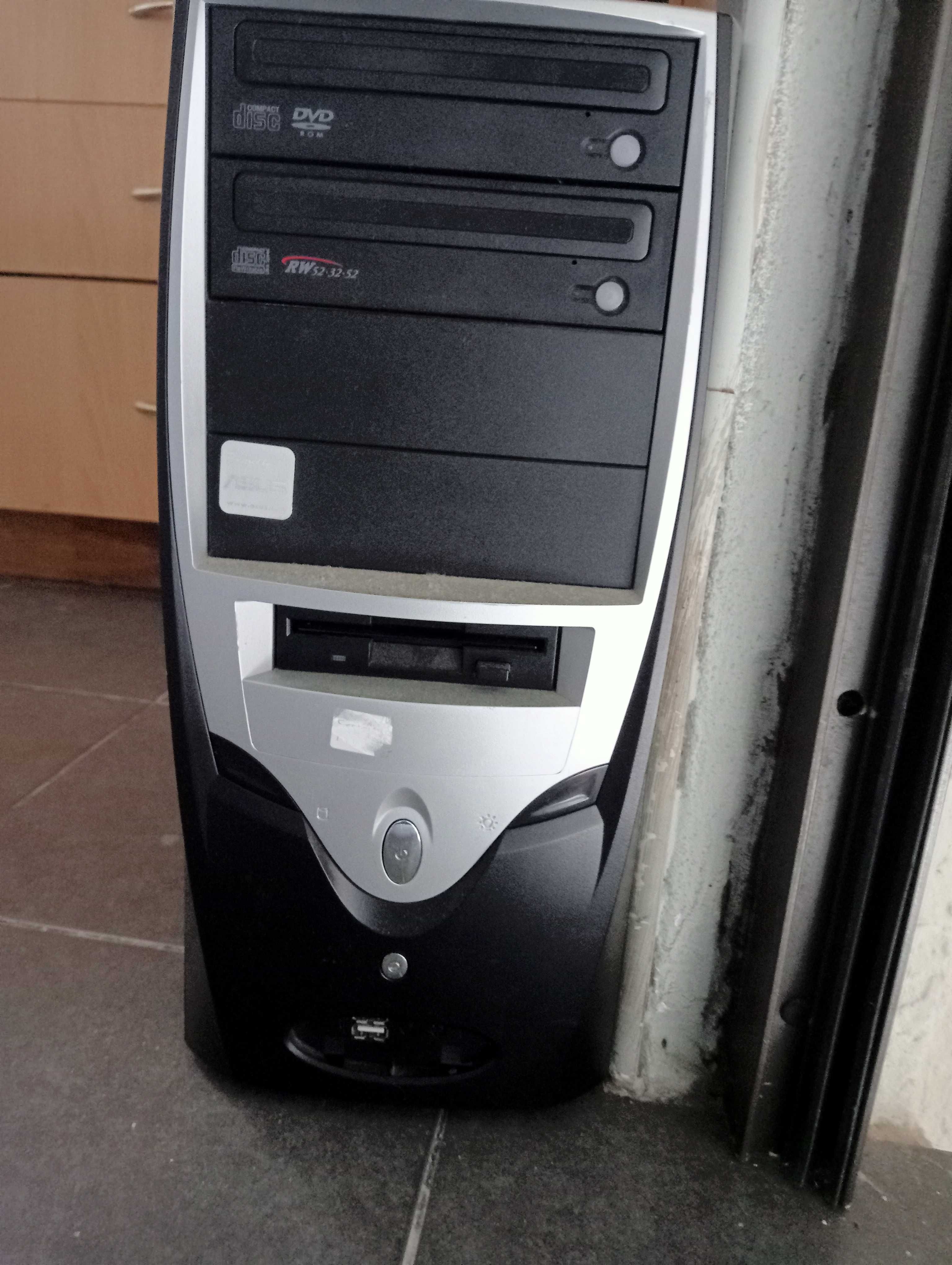 Torre PC e monitor MAG