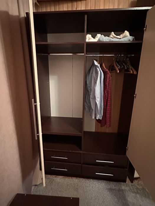 Шафа для одягу .