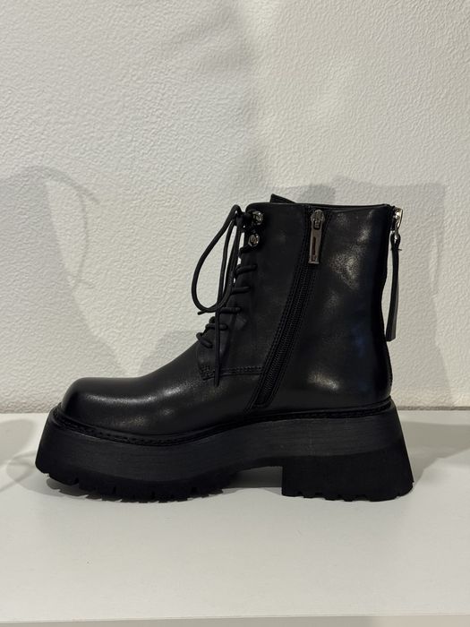 Шкіряні черевики на байці