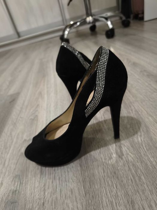Туфлі на підборах