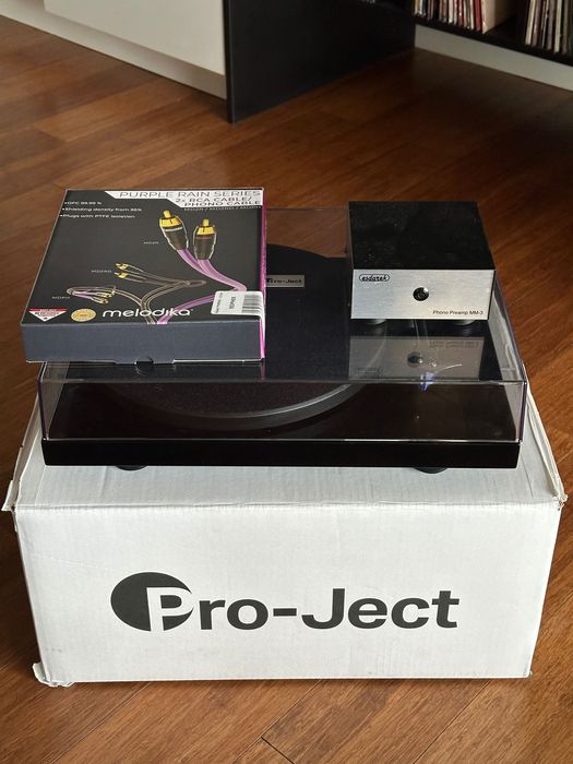 Gramofon Pro-Ject Debut Carbon + Ortofon Blue + ESdarek + Melodika