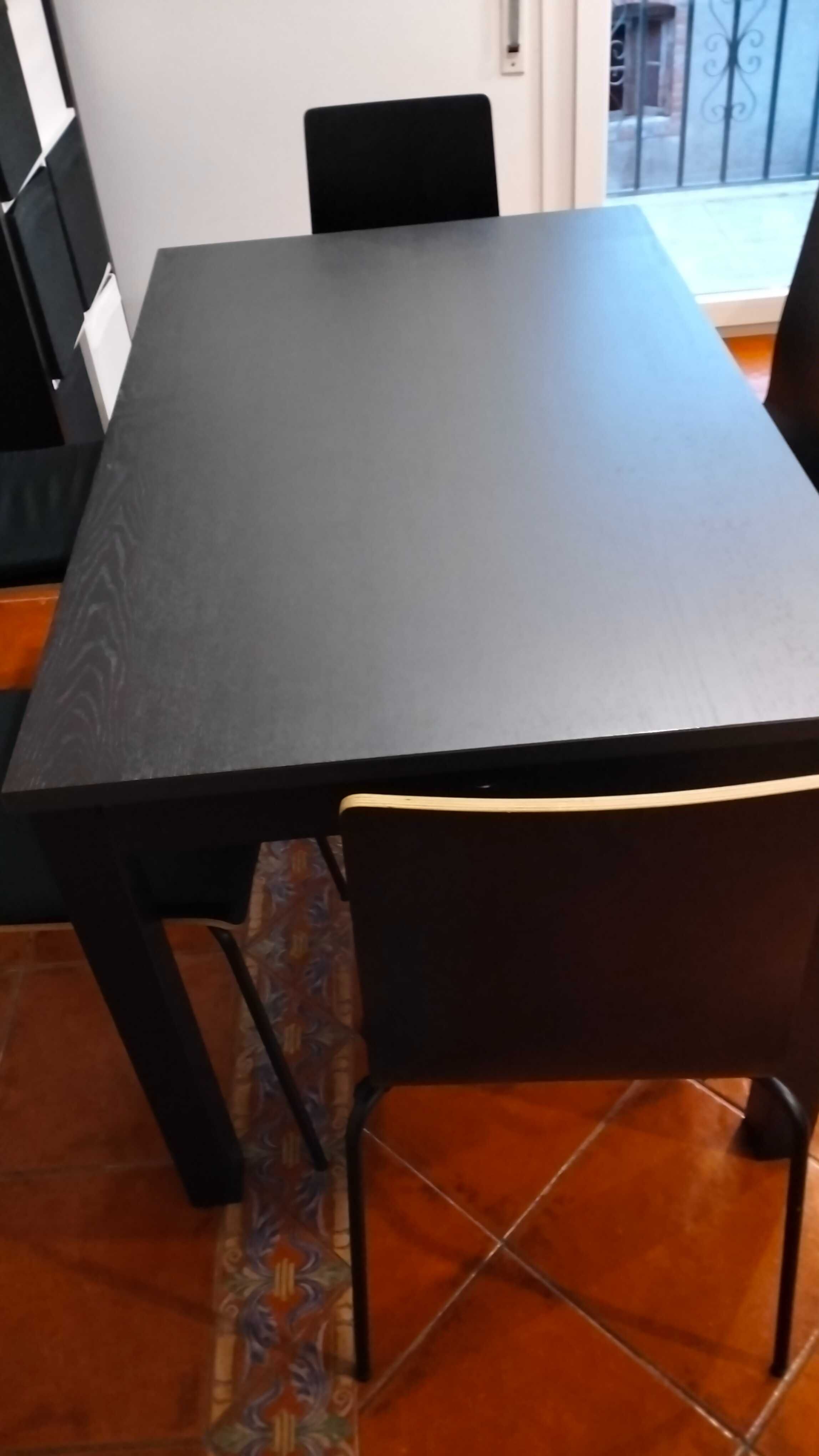 Mesa extensível com 6 cadeiras