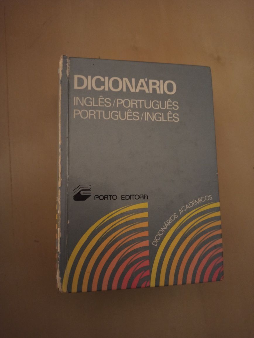 Dicionários escolares antigos