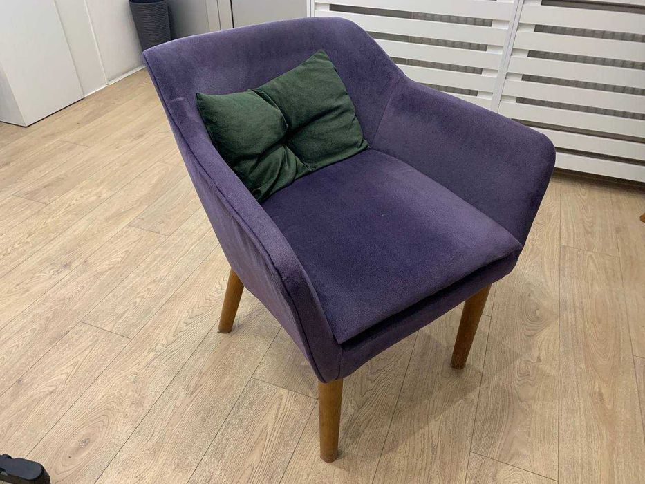 Декоративный диван