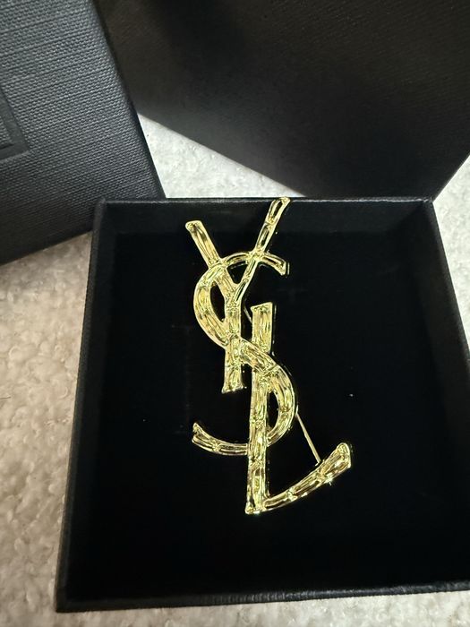 Broszka YSL duża z pelnym opakowaniem logowana