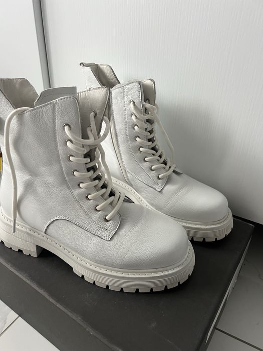 Шкіряні черевики на шнурівці білі vitto rossi  чоботи зими 40