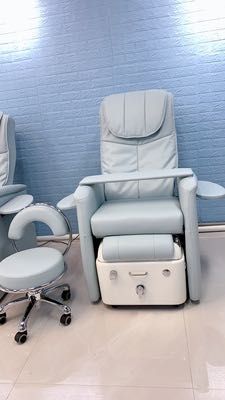 Fotel kosmetyczny do pedicure i SPA z hydromasażem stóp i masażem