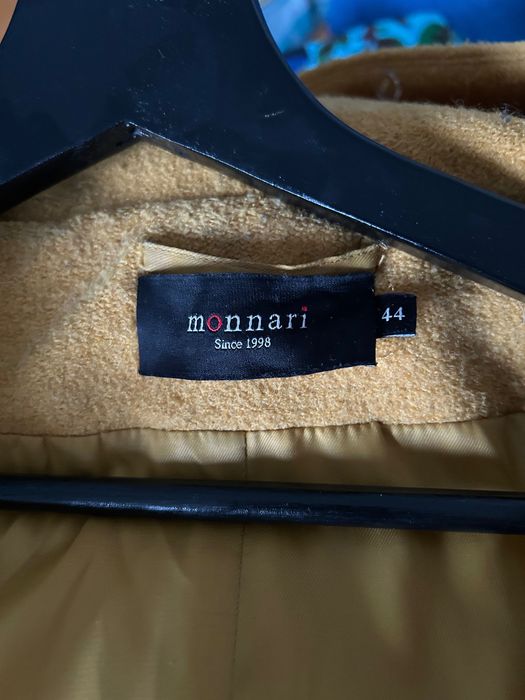 Żółty płaszcz Monnari