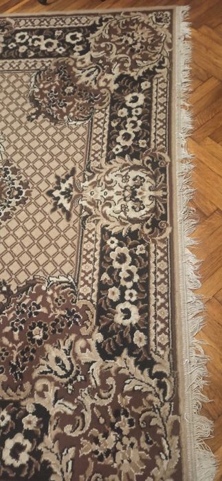 Палас, килим на підлогу