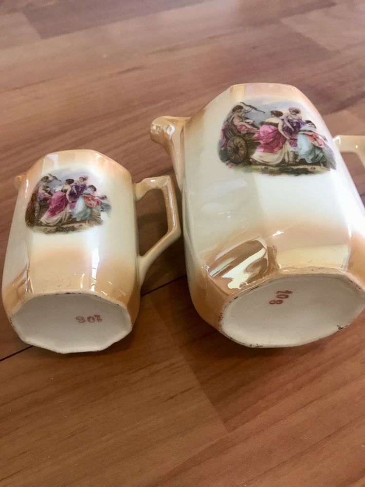 Dois conjuntos café cafeteira e leiteira porcelana antiga