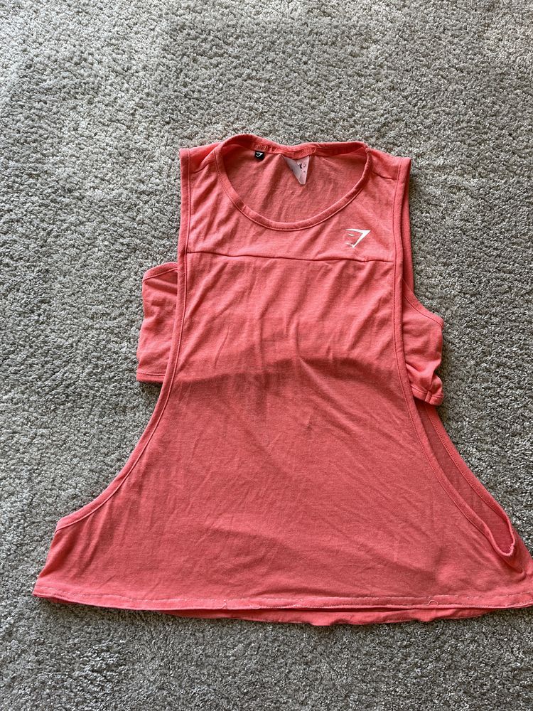 Czerwony różowy top na siłownie bluzka sportowa gymshark