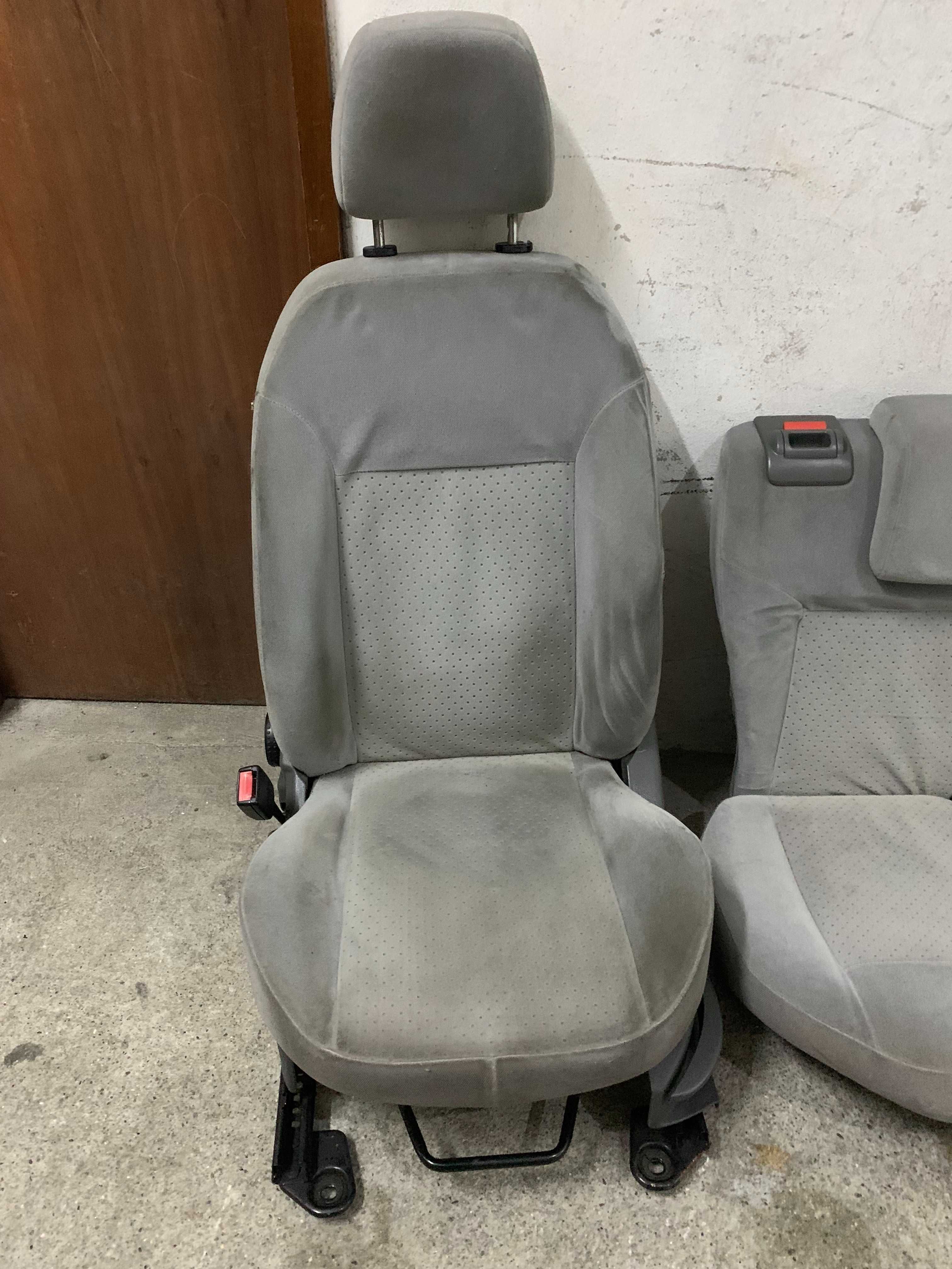 Bancos em tecido para Ford Fiesta IV (02-06)