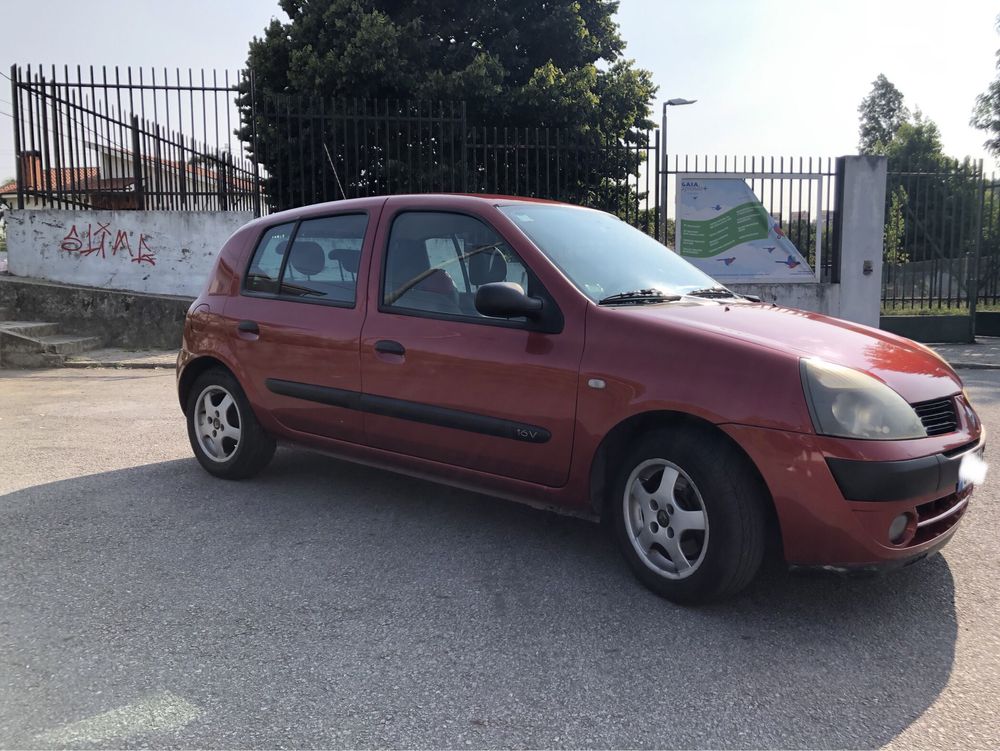 Renault Clio 1.2 2004 Gasolina - Impecavel