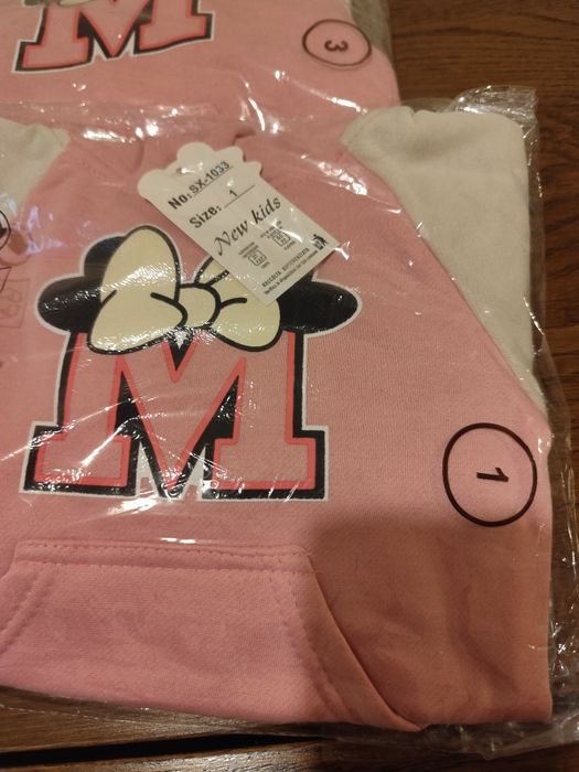 Últimos 8 conjuntos de criança/ revenda