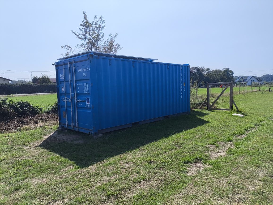 Kontener off-grid, niezależny  magazyn z zasilaniem