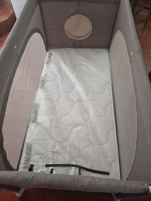 Cama de viagem Chicco com colchão