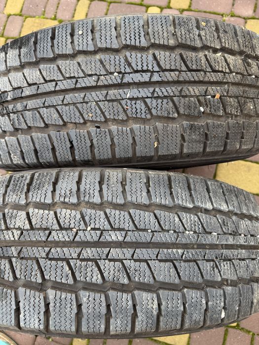 Резина зимова 235/65 r16, проіхала 1000км.