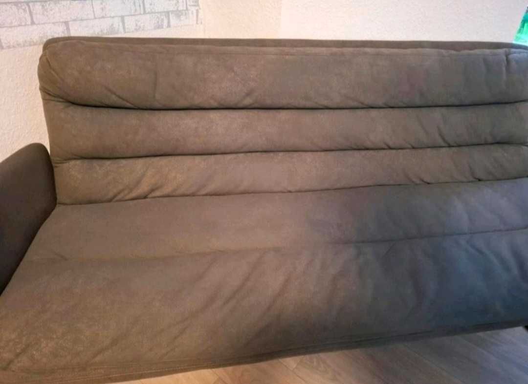 Sofa idealna do salonu Kolor antracytowy z nutą brązu.