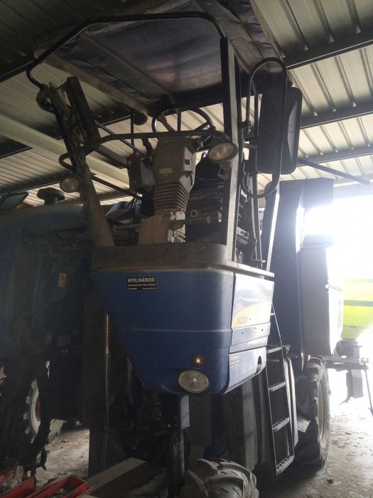 Maquina Vindimar New Holland VL530
