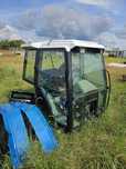 Ciągnik New Holland uszkodzony