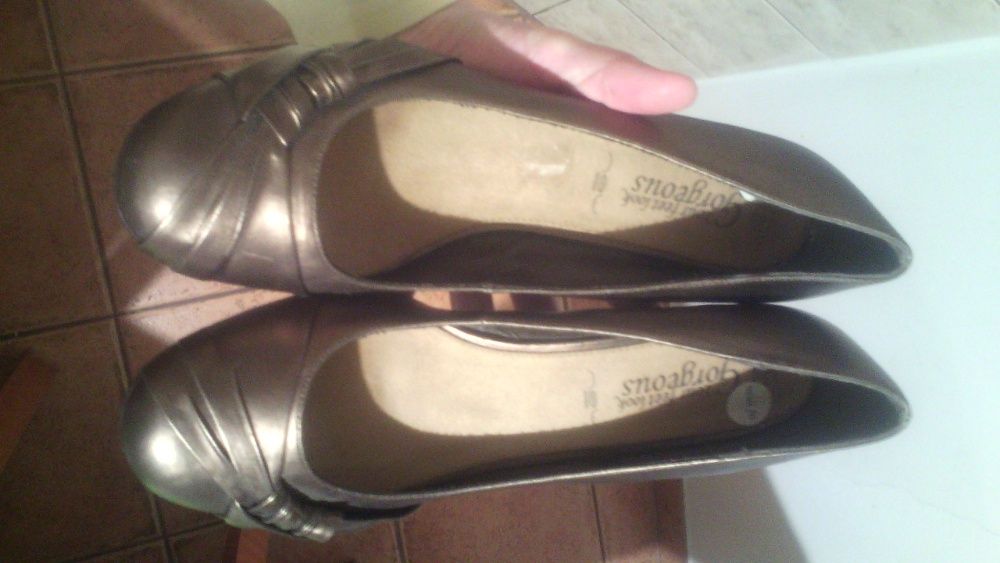 nowe skórzane pantofle damskie rozmiar 42