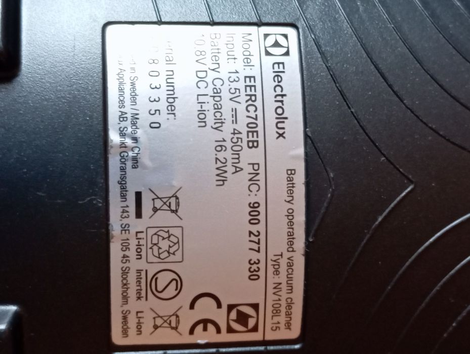 Продам аккумуляторный пылесос Electrolux