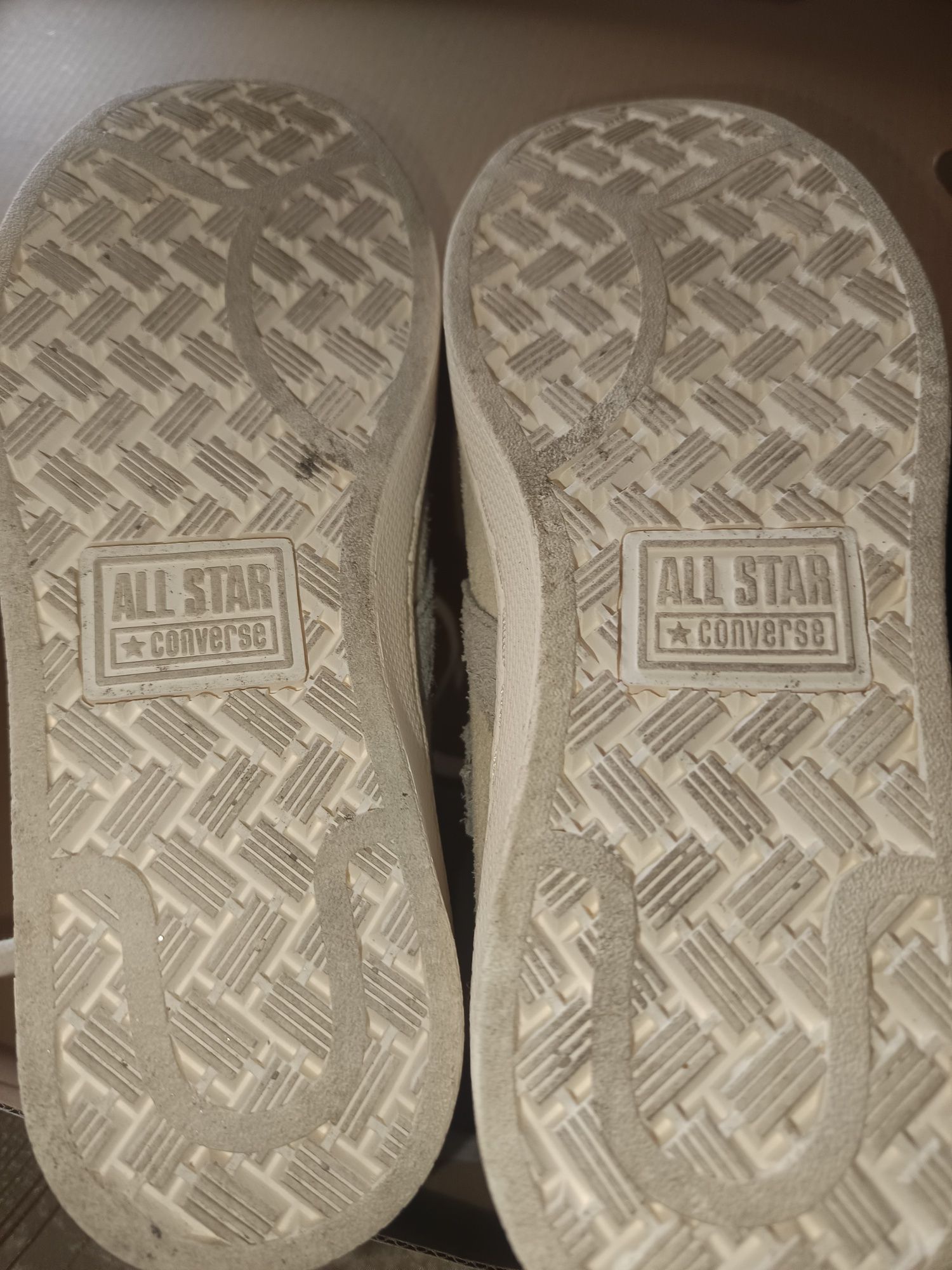 Tênis de coleção converse versão bugs bunny