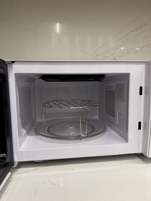 Microondas Teka c/ Função Grill