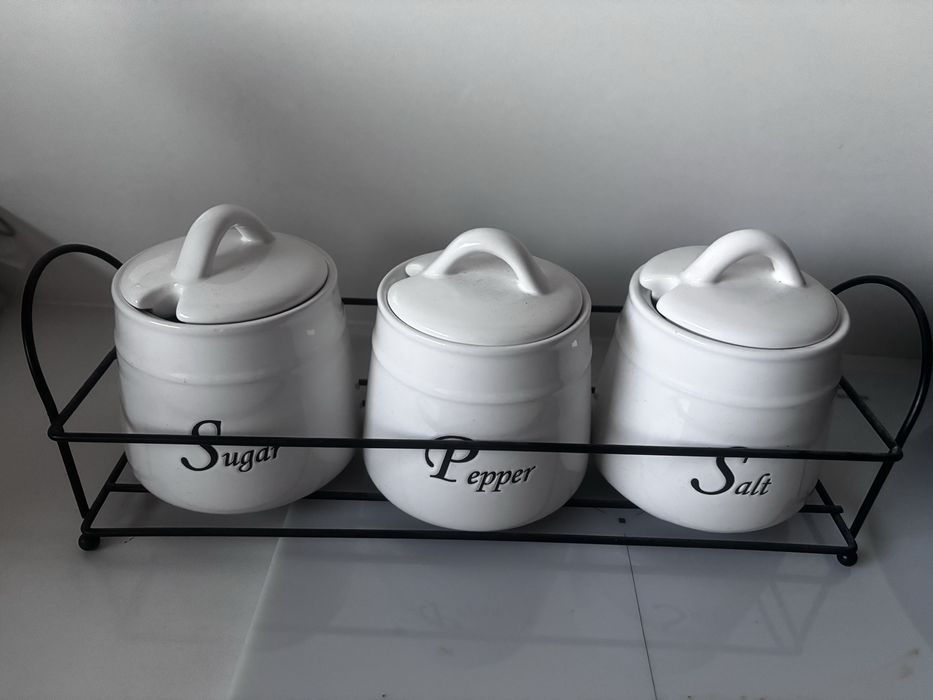 Pojemniki ceramiczne ze stojakiem - na sól cukier pieprz