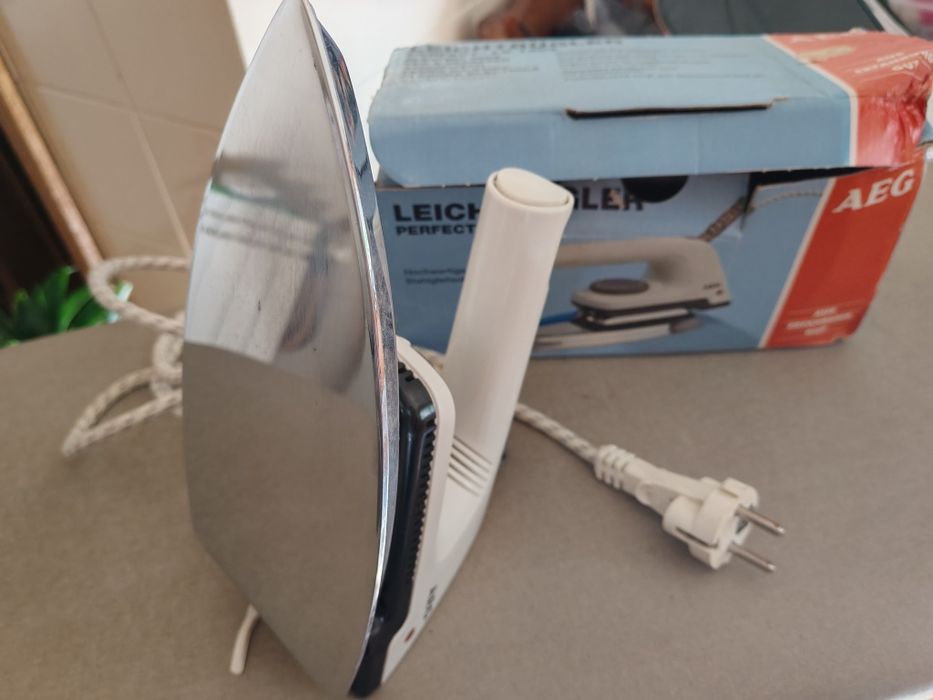 Ferro de engomar AEG como novo