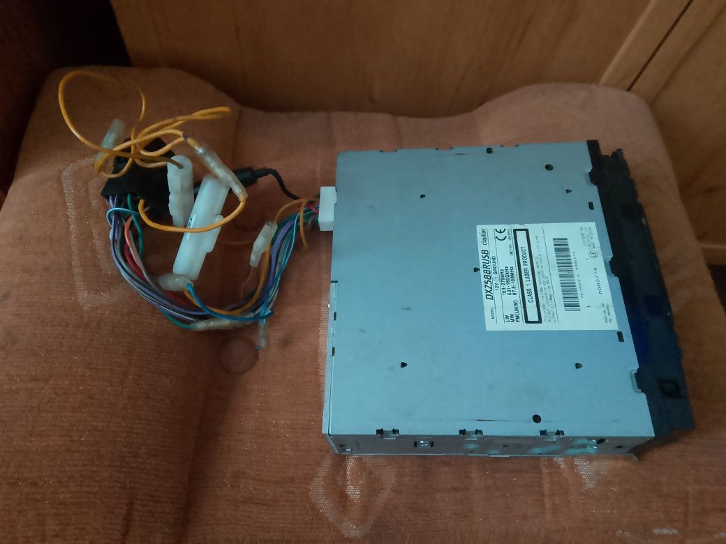 Car audio tuba i wzmacniacz JBL /radio Clarion 53 x 4.