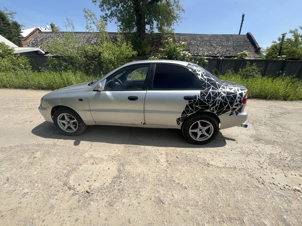 Продам Део Ланос 1.5