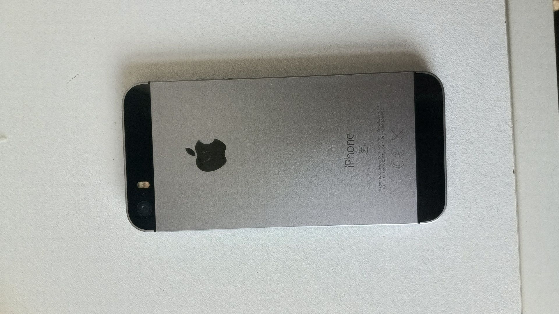 iPhone SE sem cabo