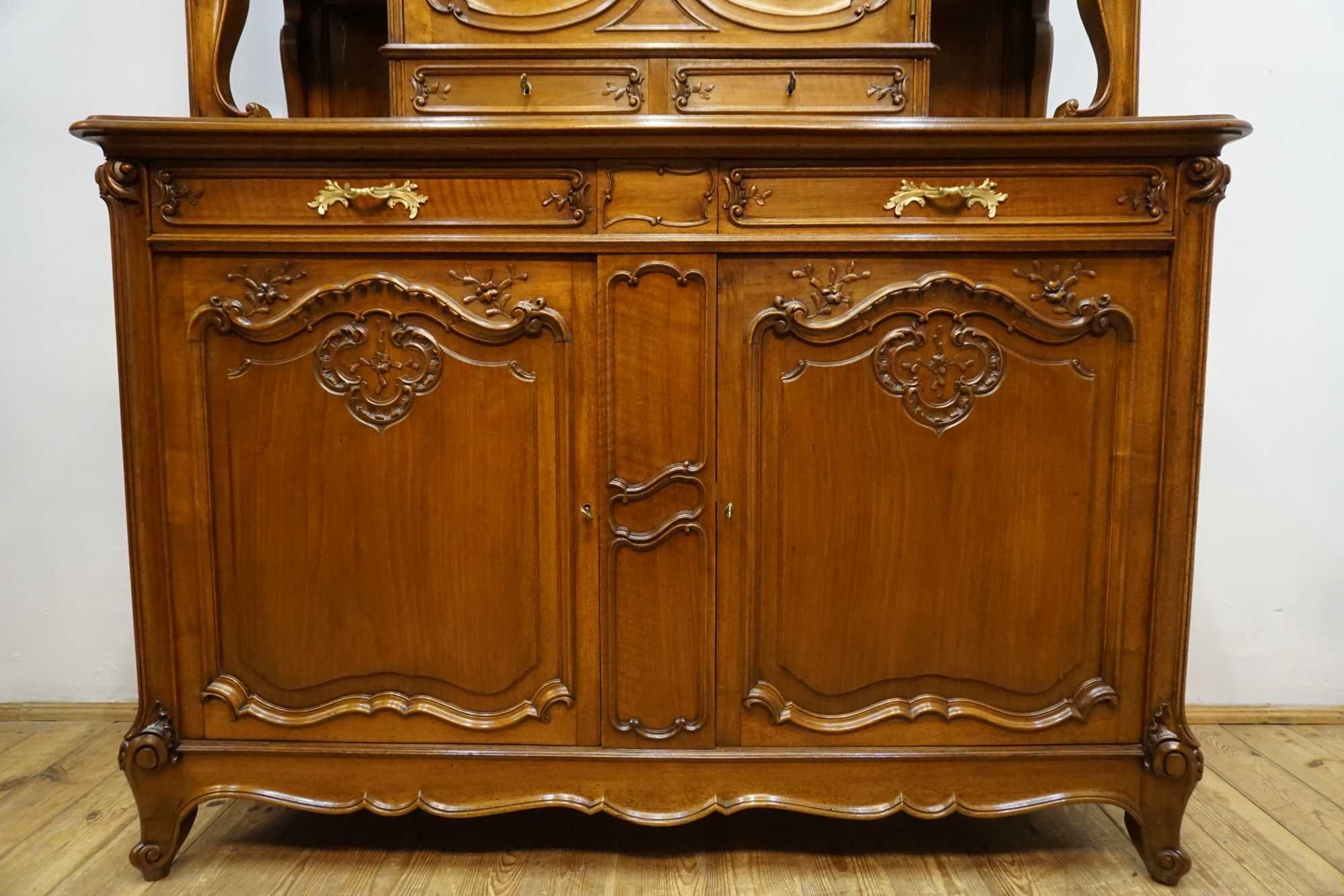 Pałacowy kredens ludwik Rocaille orzech Z PRZESZKLENIEM