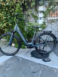 Електровелосипед Cube Bosch с зарядным устройством