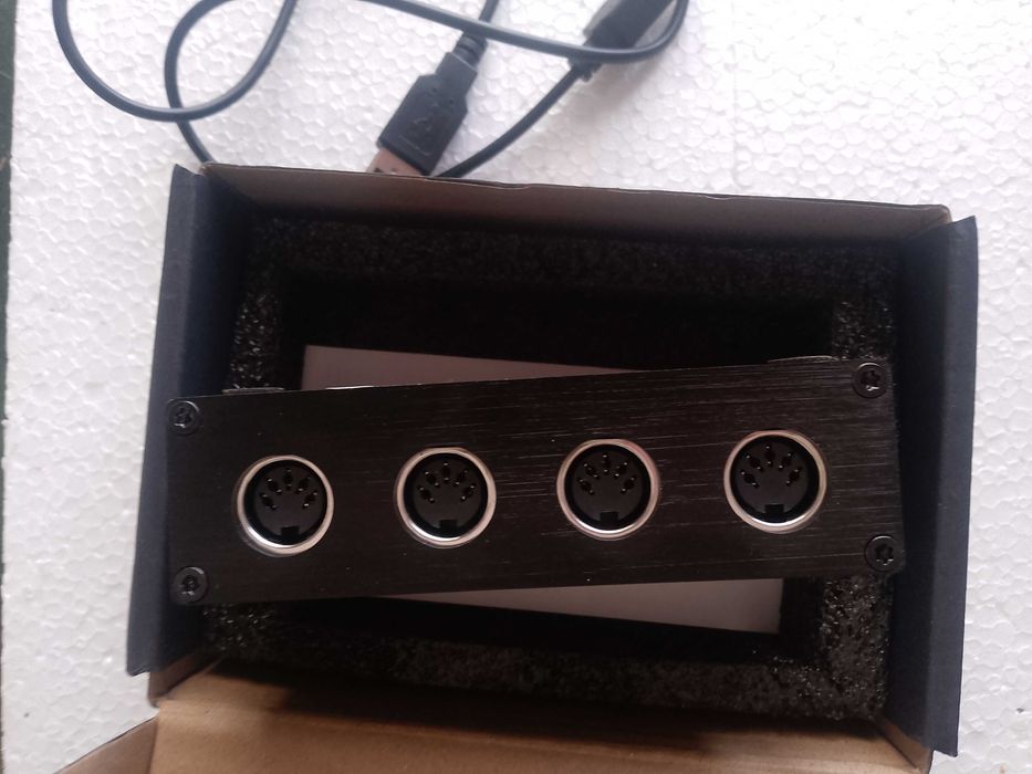 DOREMIDI Skrzynka Scalania MERGE-5 -   Interface MIDI 5-Pin, MERGE-5