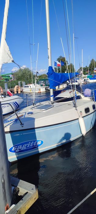 Jacht Sagitta z przyczepą