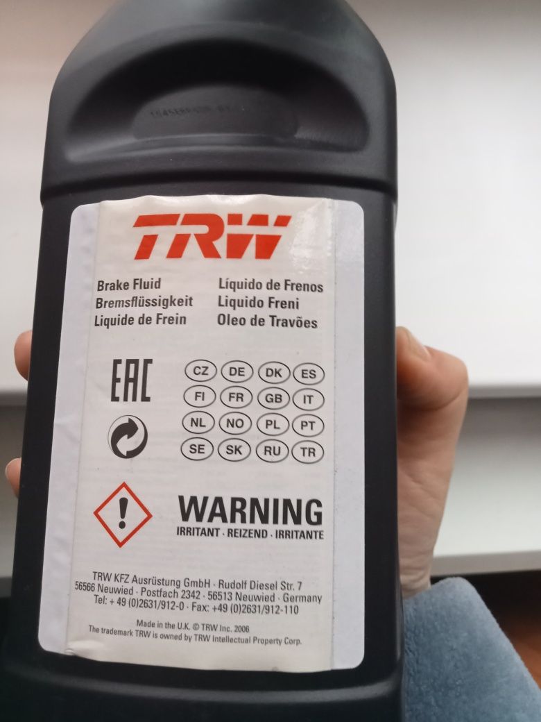 TRW DOT 4, 1 л (PFB401) тормозная жидкость