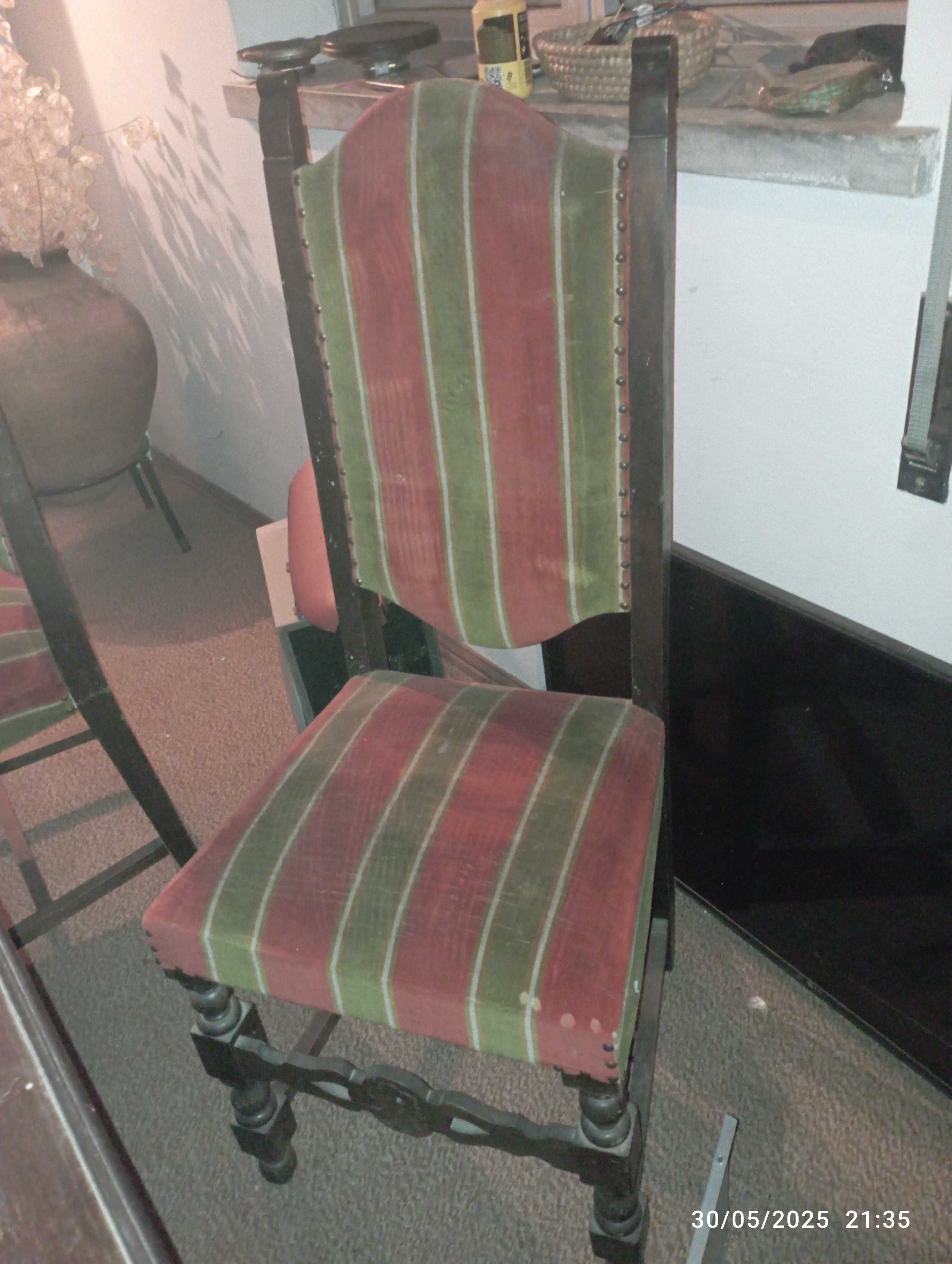 Vendo mobília Sala Jantar! Em Mogno.! Tudo Usado mas em Bom Estado.!