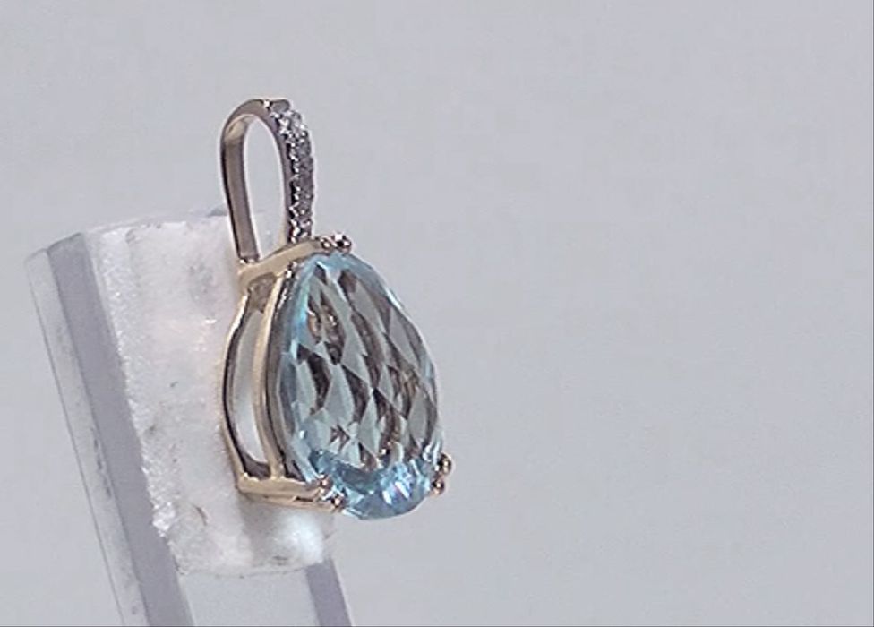 Золотой кулон с бриллиантом и топазом 585 проба