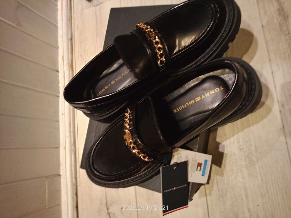 Nowe mokasyny Tommy Hilfiger 39
