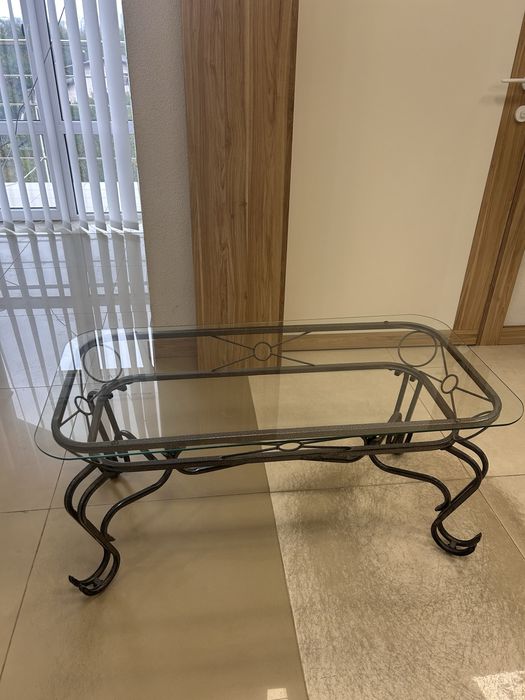 Скляний кований стіл