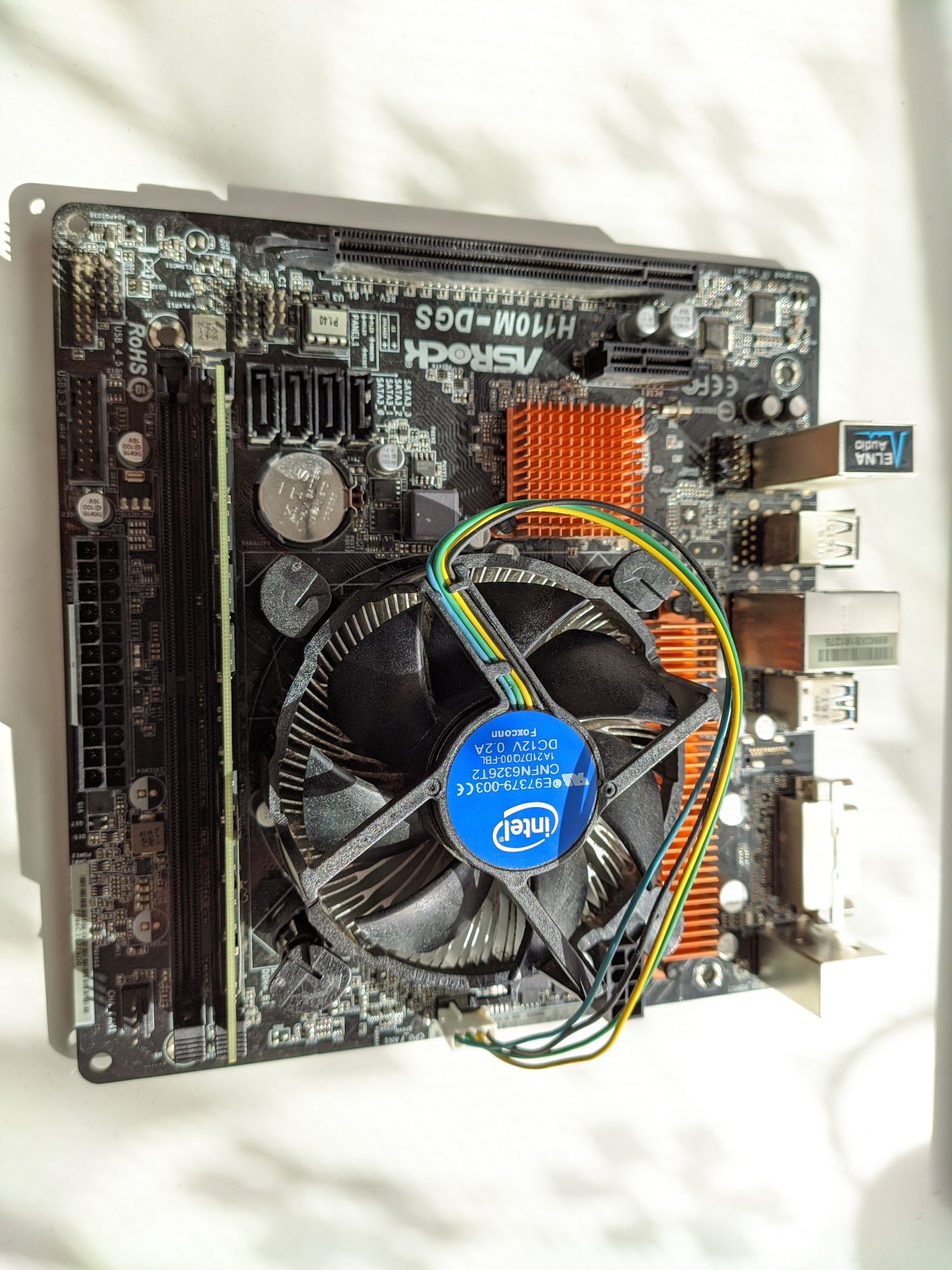 ASRock H110M-DGS + Core i3 6100 + 8GB DDR3