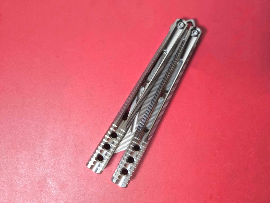 Orca V1.5 Balisong — "Когда хочешь играть, но как ниндзя из будущего"
