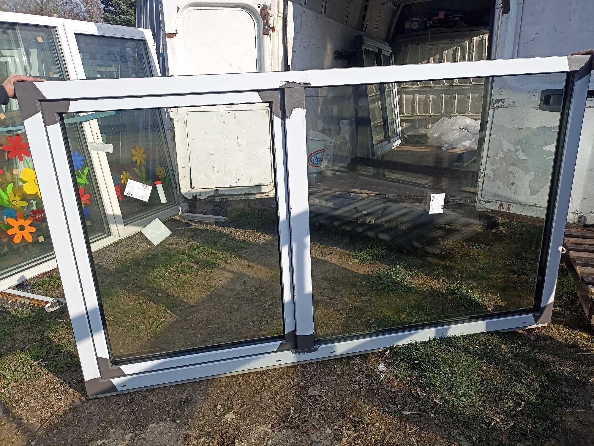 Okno pcv 256/147 grafit trzy szybowe