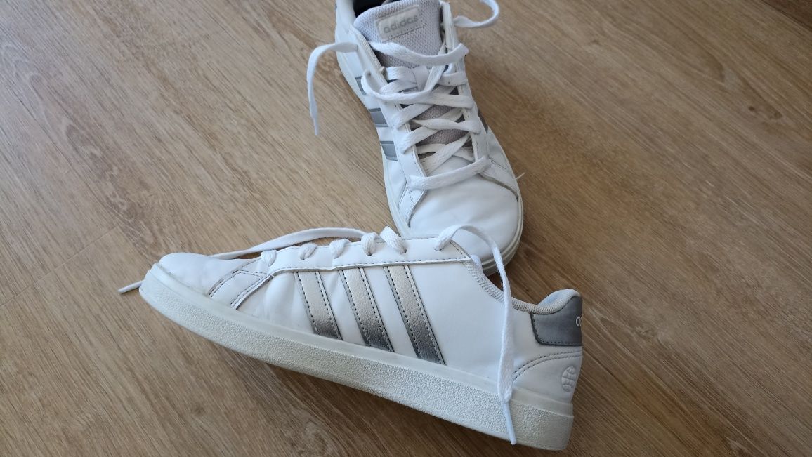 Ténis adidas 37 1/2 brancos