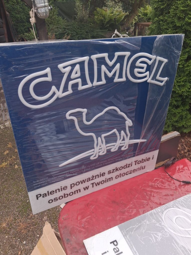 Neon reklama CAMEL
